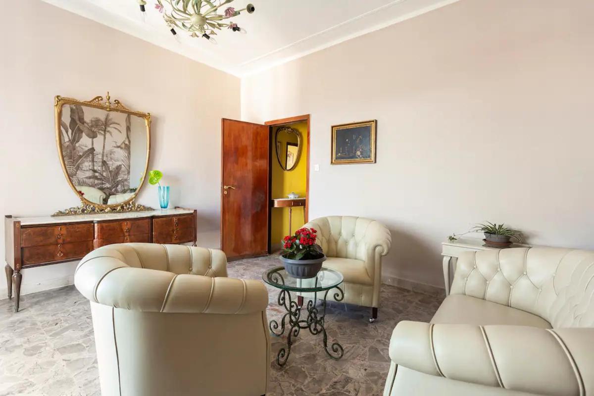 Top Floor Apartment Near Historic Fortino Catania Exterior photo